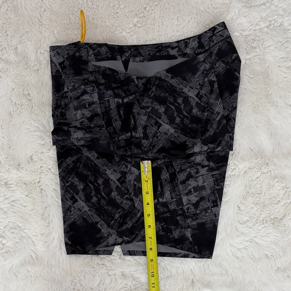 Lululemon,Size 40,Men's Black and Gray Swim Shorts - Picture 13 of 17